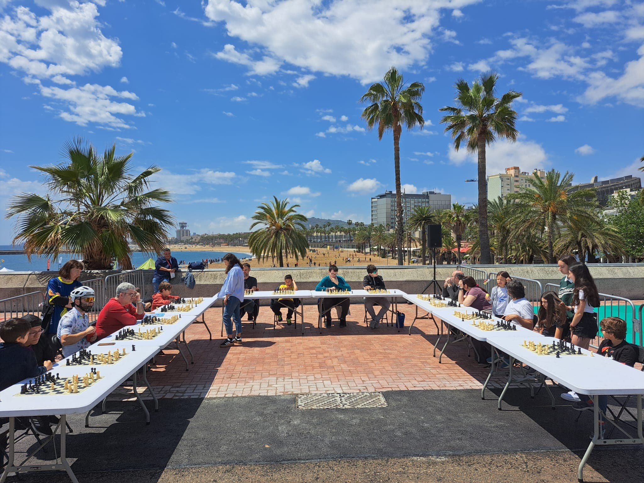 Elisabeth Riera, Catalan champion, giving a simultaneous exhibition